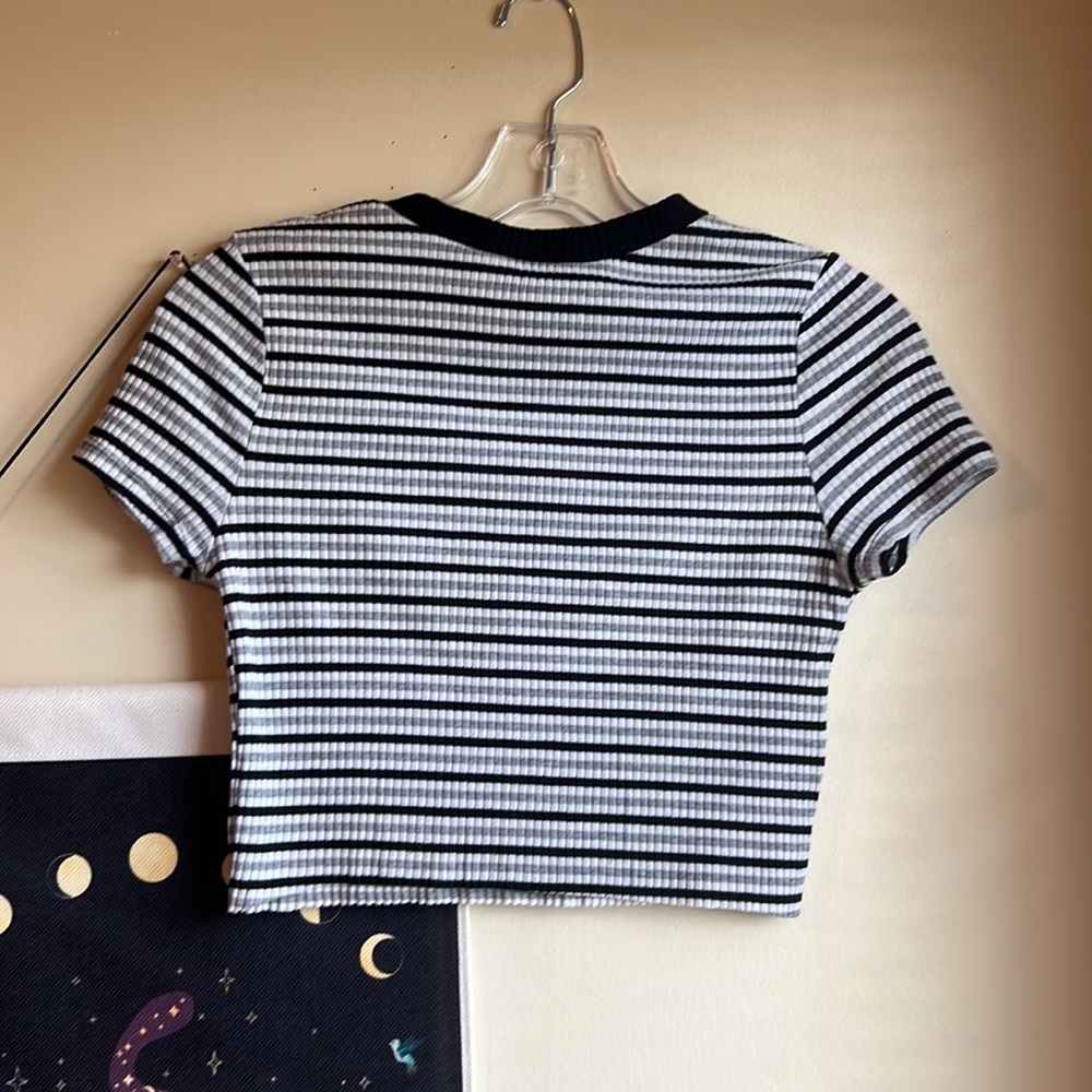 Striped Crop Top - Picture 4 of 4